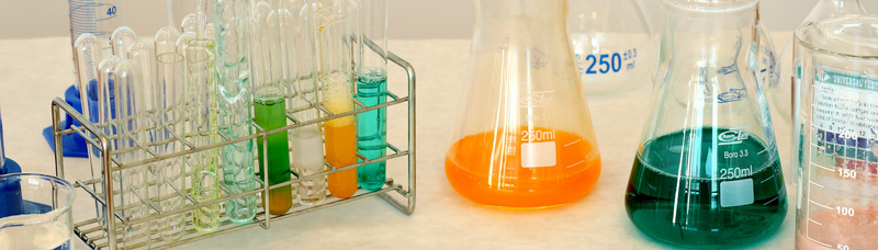 laboratory-1009178_800